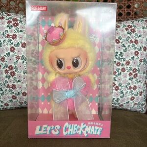 ***SOLD***Pop Mart Let's Checkmate Figure Labubu Queen Pendent Plush New Box Sea